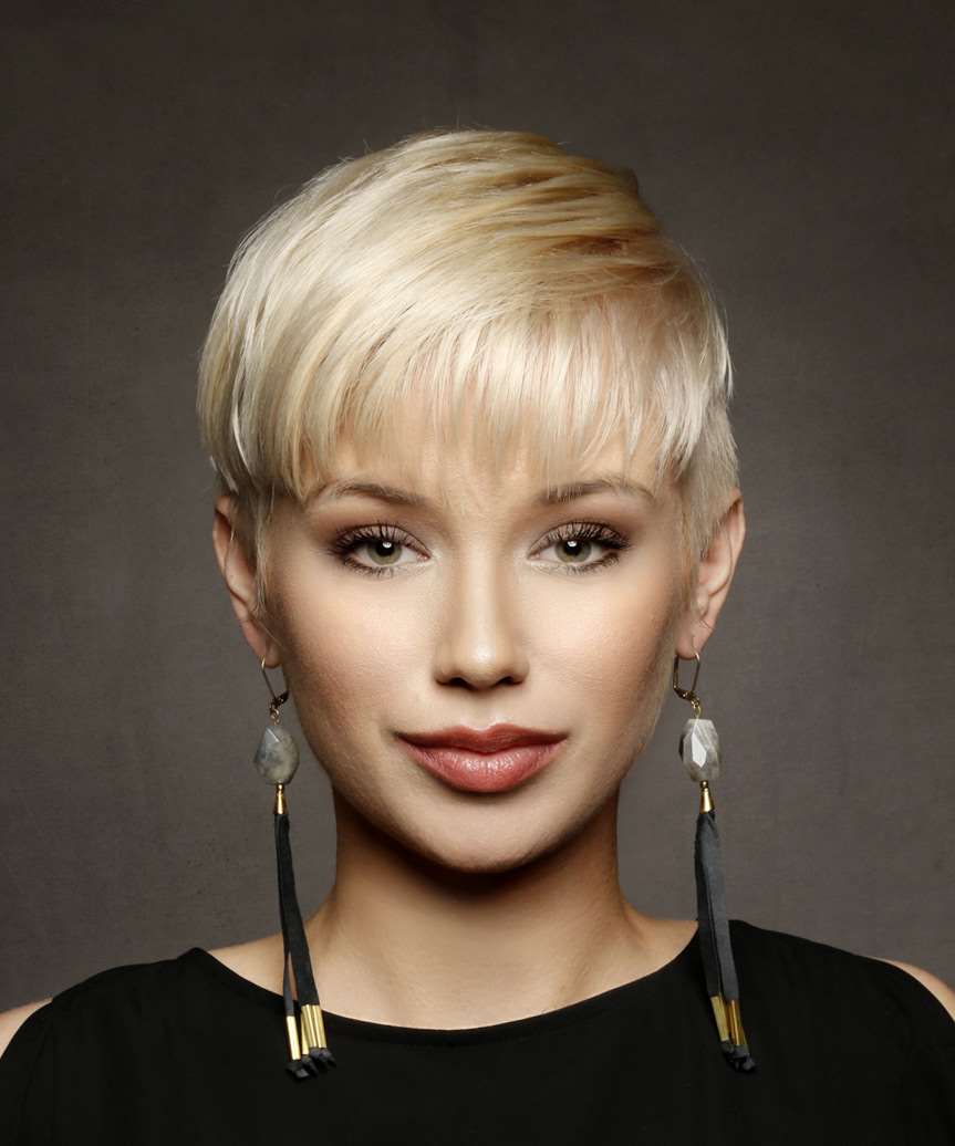 Chic Low-Fuss Pixie Haircut With Layered Bangs