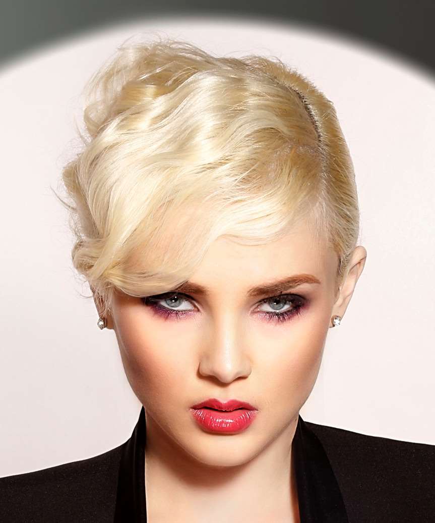 Vintage Pixie Haircut With Twenties Flair