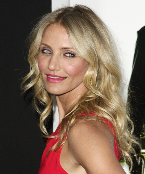 Cameron Diaz Medium Wavy   Light Blonde   Hairstyle - side on view
