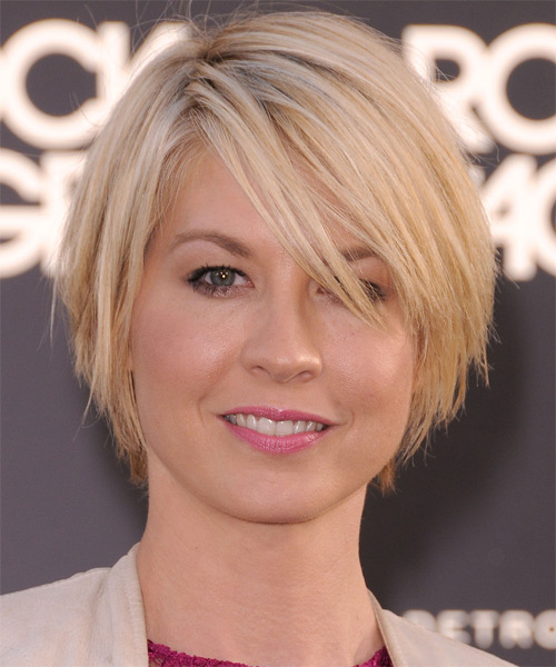 Jenna Elfman Short Straight Layered  Light Champagne Blonde Bob  Haircut with Side Swept Bangs  and Light Blonde Highlights