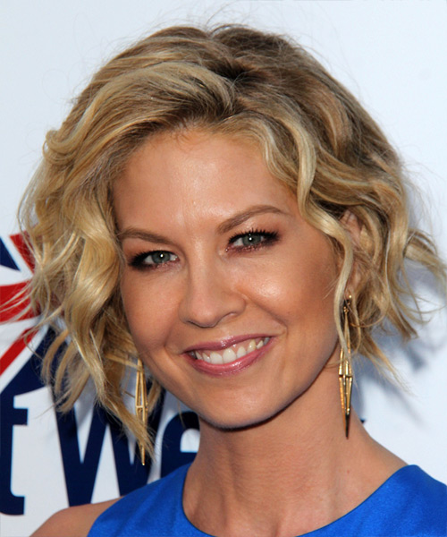 Jenna Elfman Medium Wavy    Blonde   Hairstyle   with Light Blonde Highlights