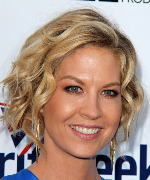 Jenna Elfman Medium Wavy    Blonde   Hairstyle   with Light Blonde Highlights - side on view