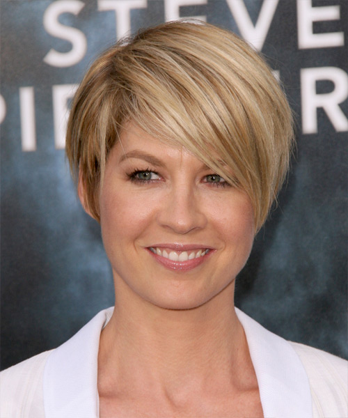 Jenna Elfman Short Straight    Golden Blonde   Hairstyle   with Light Blonde Highlights