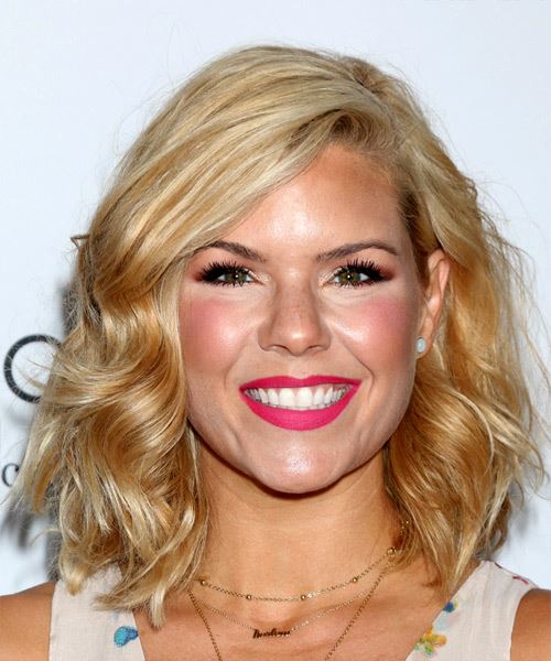 Kimberly Caldwell Medium Wavy    Blonde   Hairstyle with Side Swept Bangs  and Light Blonde Highlights