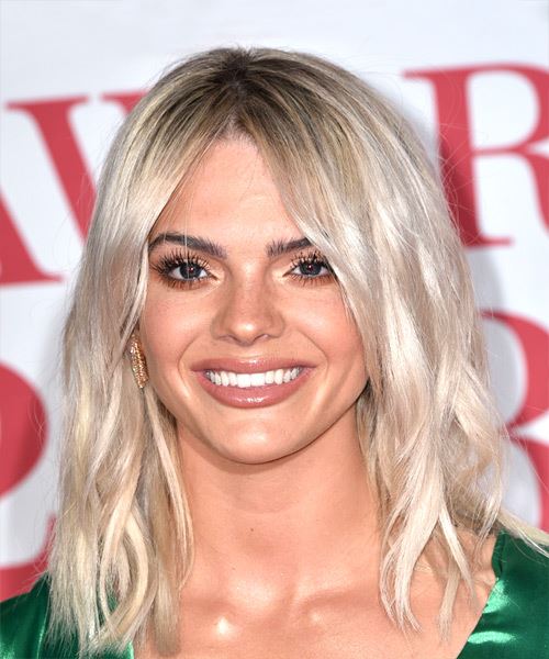Louisa Johnson Medium Wavy  Bob  Haircut 