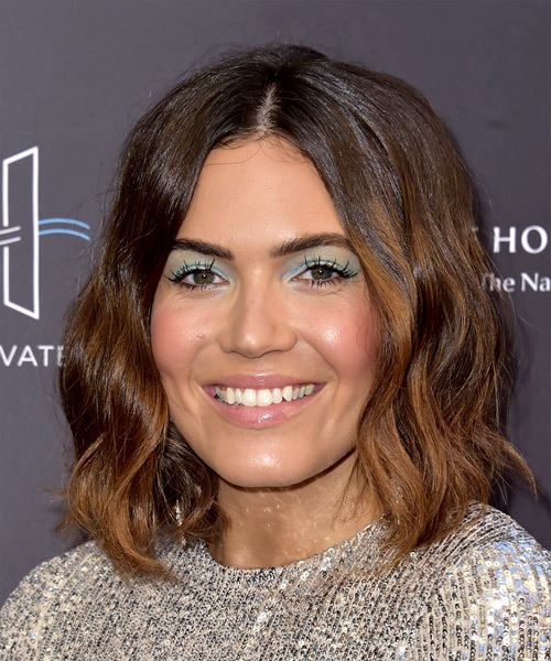 Mandy Moore Medium Wavy    Brunette Bob  Haircut   with Dark Brunette Highlights - side view