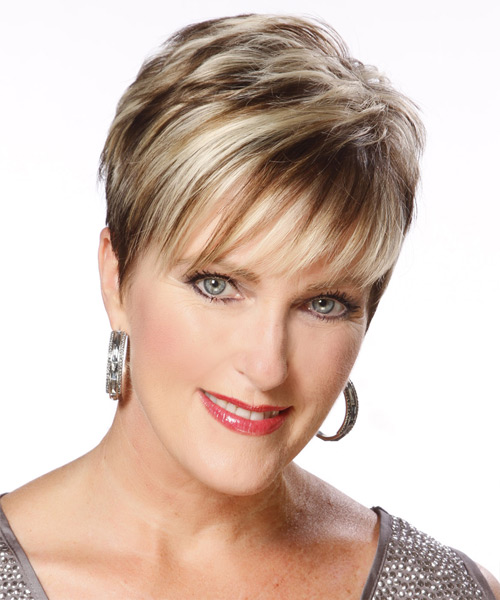 Short Light Brunette Hairstyle With Light Blonde Highlights
