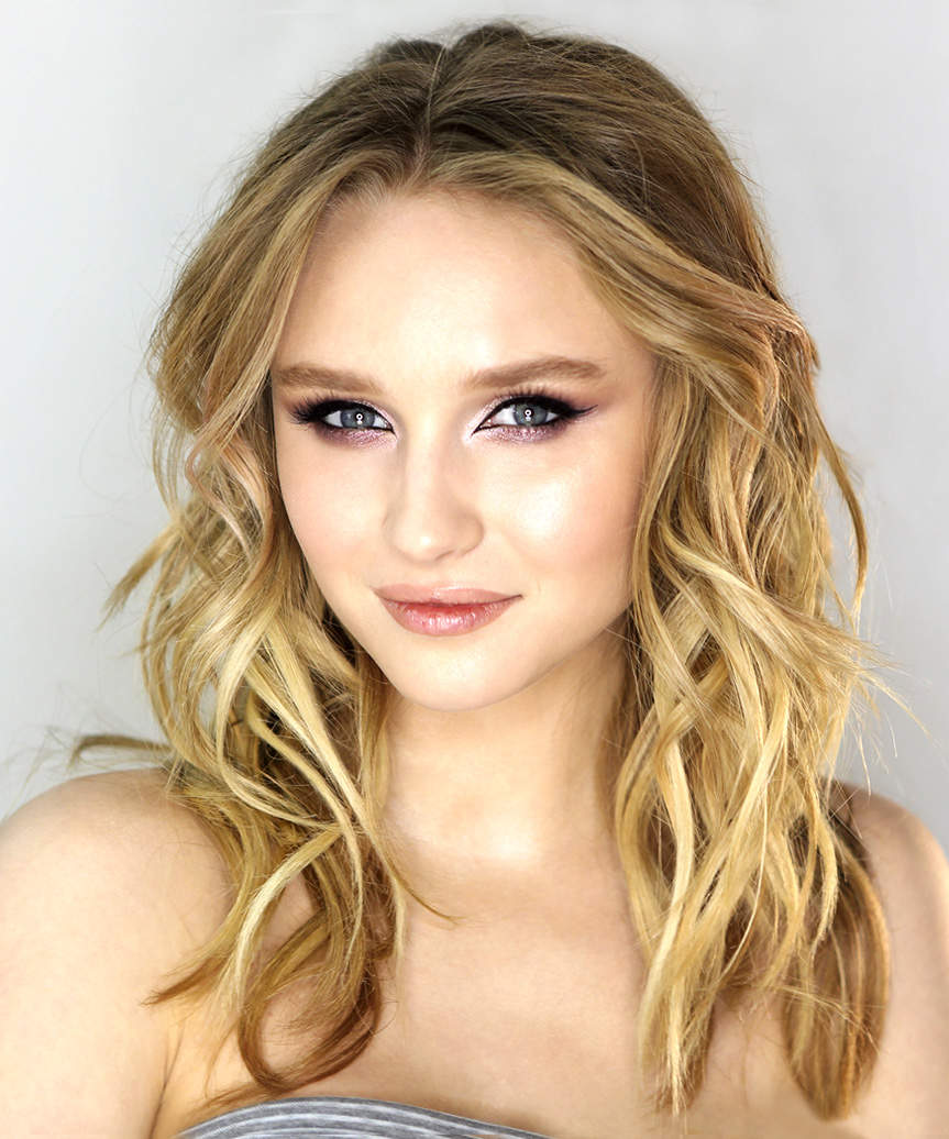 Medium-Length Hairstyle With Romantic Curls 