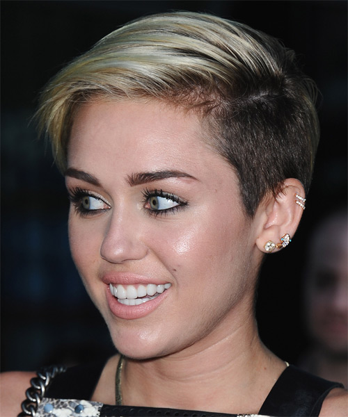 Miley Cyrus Short Straight   Light Ash Blonde   Hairstyle - side on view