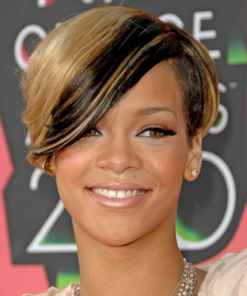 Rihanna Short Sleek Two-Tone Blonde And Black Hairstyle With Side Swept Bangs