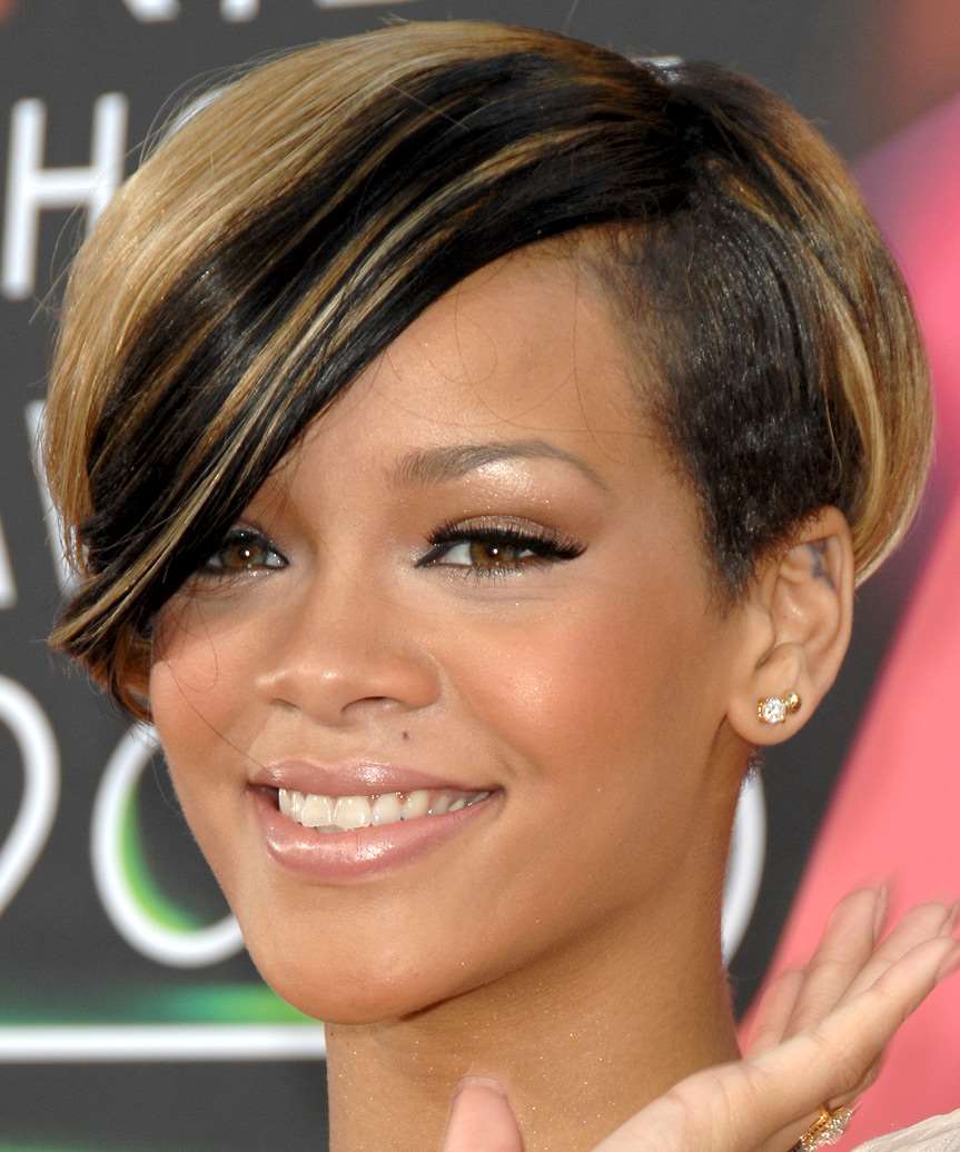Rihanna Short Sleek Two-Tone Blonde And Black Hairstyle With Side Swept Bangs - side on view