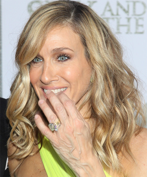 Sarah Jessica Parker Long Wavy     Hairstyle - side on view