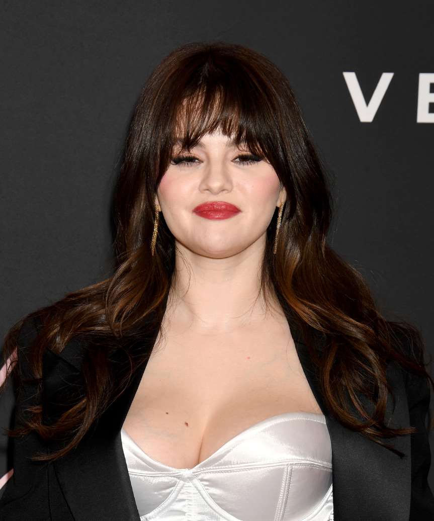 Selena Gomez Hairstyle With Curtain Bangs And Subtle Waves