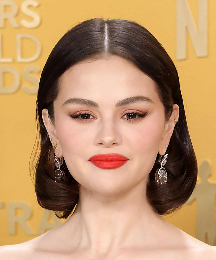 Selena Gomez Bob Haircut With Curled Ends