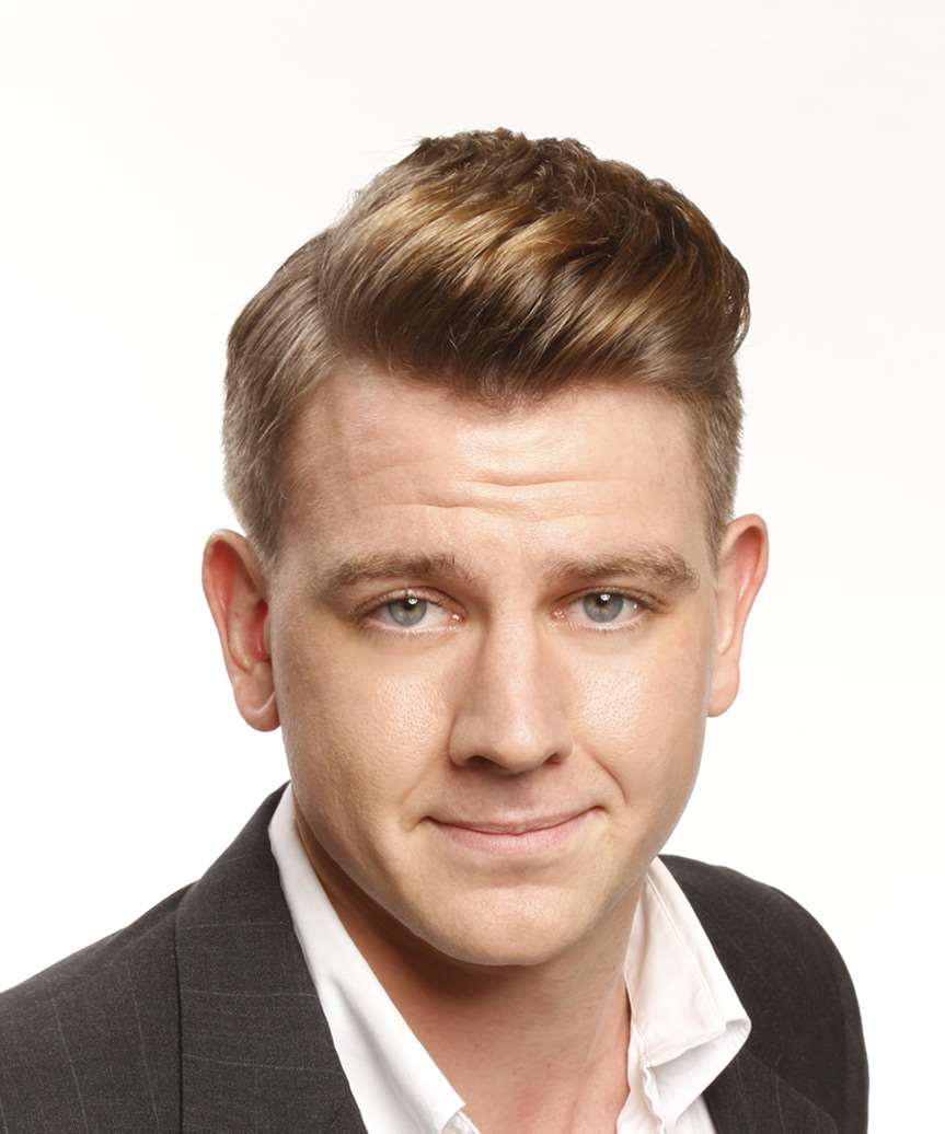 Short Dapper Haircut For Men With Retro Twist