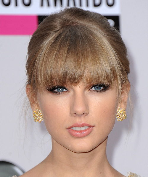 Taylor Swift Formal Updo With Elegant Bun