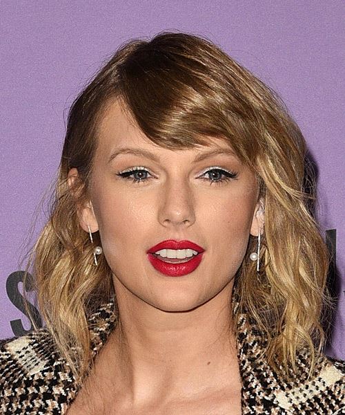 Taylor Swift Medium Wavy    Brunette   Hairstyle with Side Swept Bangs  and  Blonde Highlights