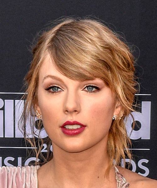 Taylor Swift Blonde Updo Hairstyle With Waves